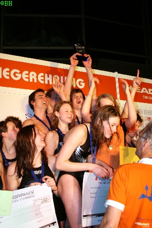 Patrick knackt mit Riemerlinger Schwimmteam in der Olympiaschwimmhalle den Meetingrekord