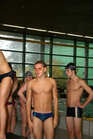Patrick rechts vor dem Einschwimmen