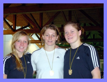 Gleich 3 EMSC-lerinnen auf dem Podest von links: Janine, Adela und Stephanie (Zhlke)