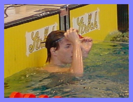 Patrick schaut auf die Zeituhr