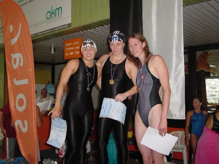 Siegerehrung Adela holt sich Gold, Jasmin wird 2. ber 200 m Schmetterling