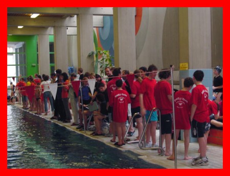 Die einen feuern vom einen Beckenrand an