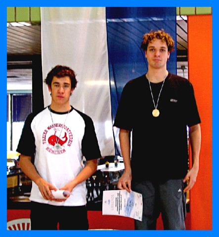 Erfolgreichster Schwimmer vom EMSC Markus Hanusch rechts holt 2 x Gold