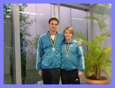 Markus (Hanusch) 2. Platz 200 m Freistil Jg. 87, Adela (Suchy) 3. Platz 100 m Schmetterling