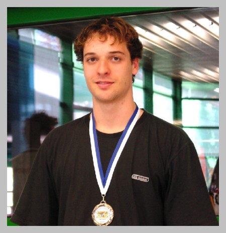 Markus (Hanusch) holt 1. Platz ber 200 m Freistil