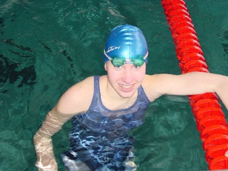 Jessica beim Einschwimmen